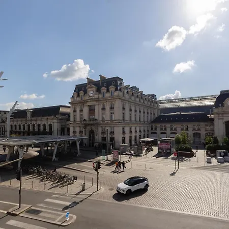 Pour 2 Personnes Vers La Gare St-jean *
