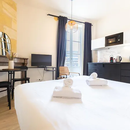 Pour 2 Personnes Vers La Gare St-jean Apartmán *
